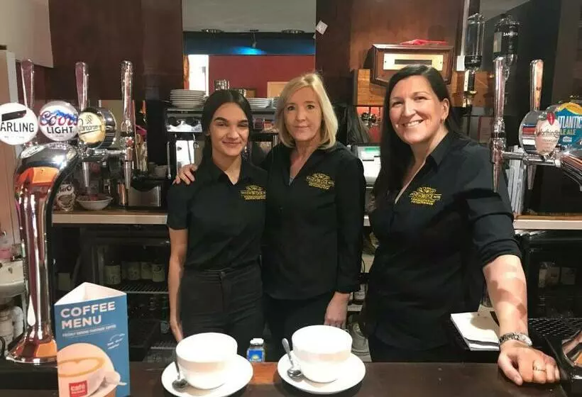 Hotelli The Newbridge