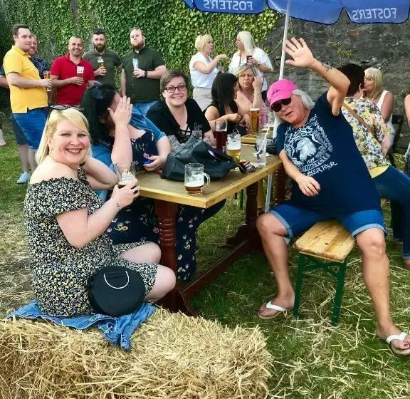 Hotelli The Newbridge