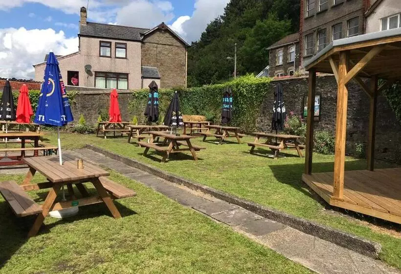 Hotelli The Newbridge