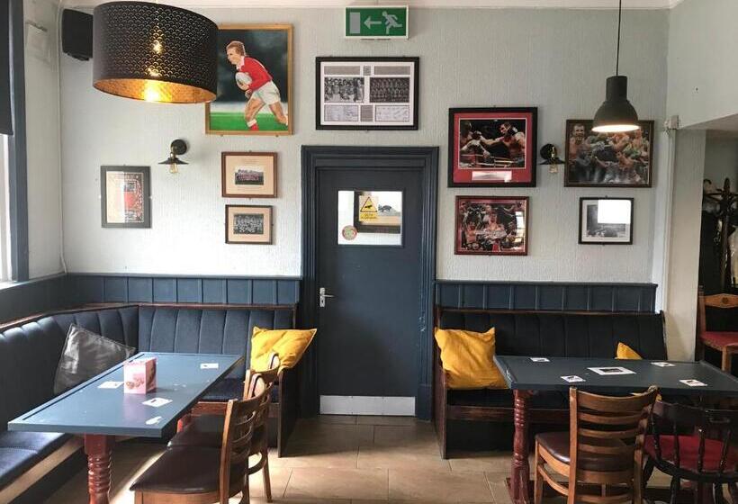 Отель The Newbridge