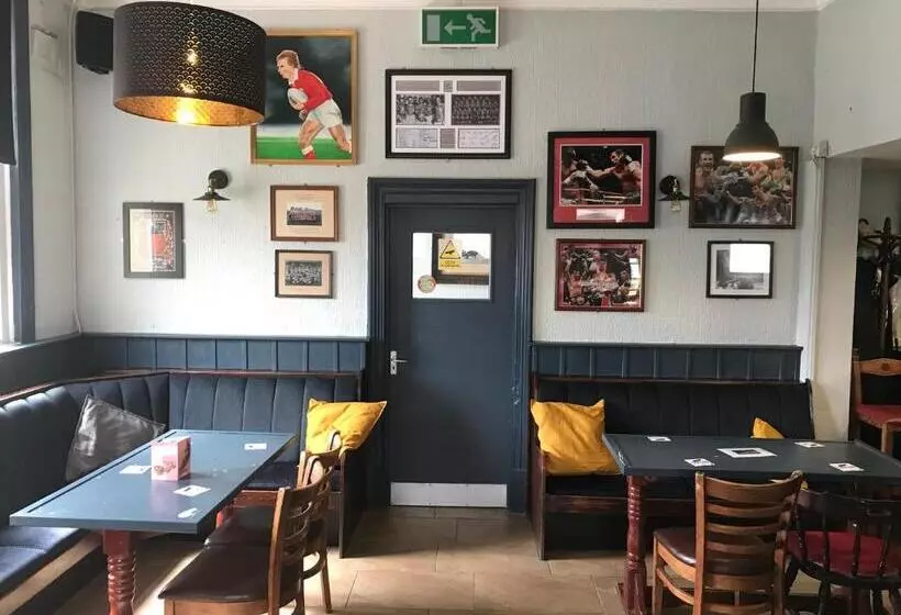 Hotelli The Newbridge