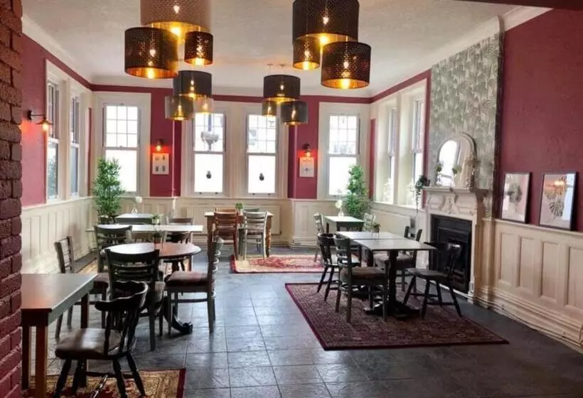 Hotelli The Newbridge