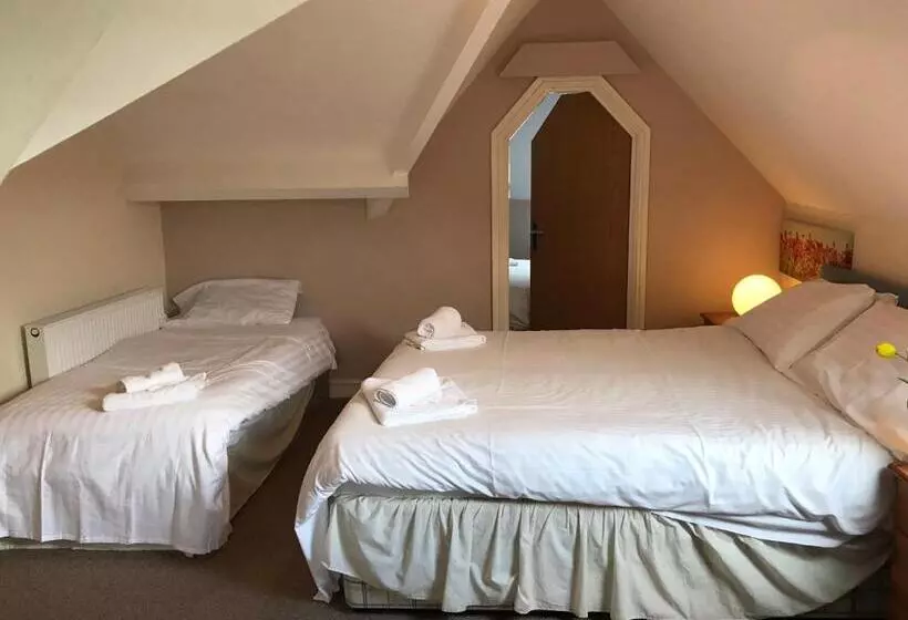 Hotelli The Newbridge