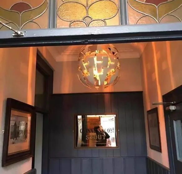 Hotelli The Newbridge