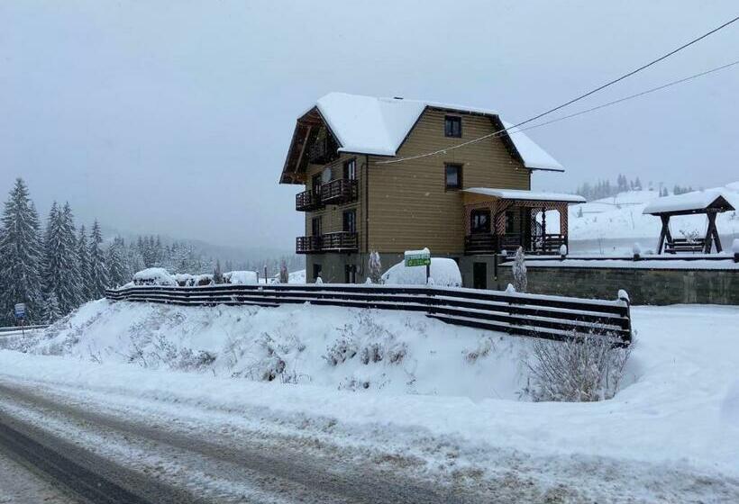 Pension (Hôtel basse catégorie) приватна садиба Shafran