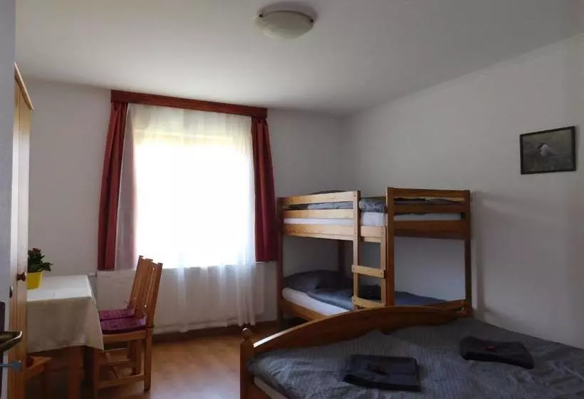 ペンション 8888 Apartmanház