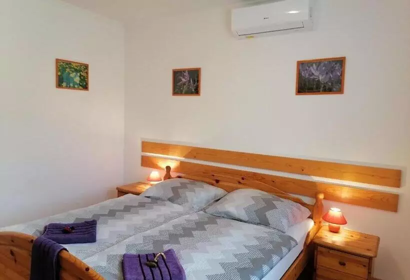 ペンション 8888 Apartmanház