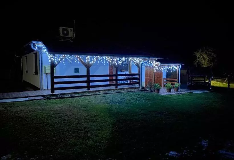 ペンション 8888 Apartmanház