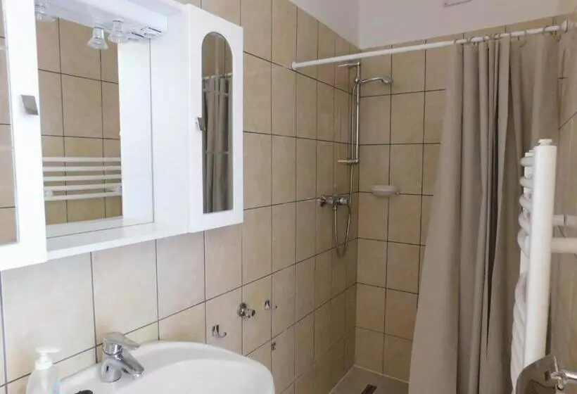 ペンション 8888 Apartmanház