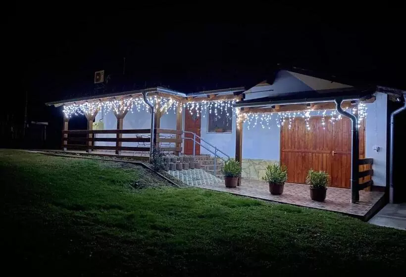 ペンション 8888 Apartmanház