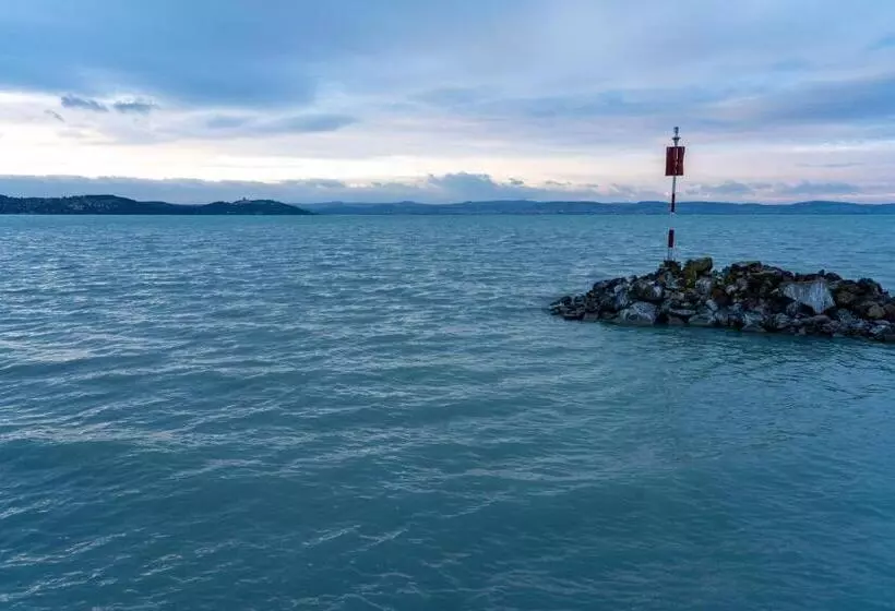 リゾートホテル Zamárdi Tok