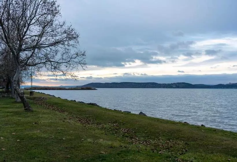 リゾートホテル Zamárdi Tok