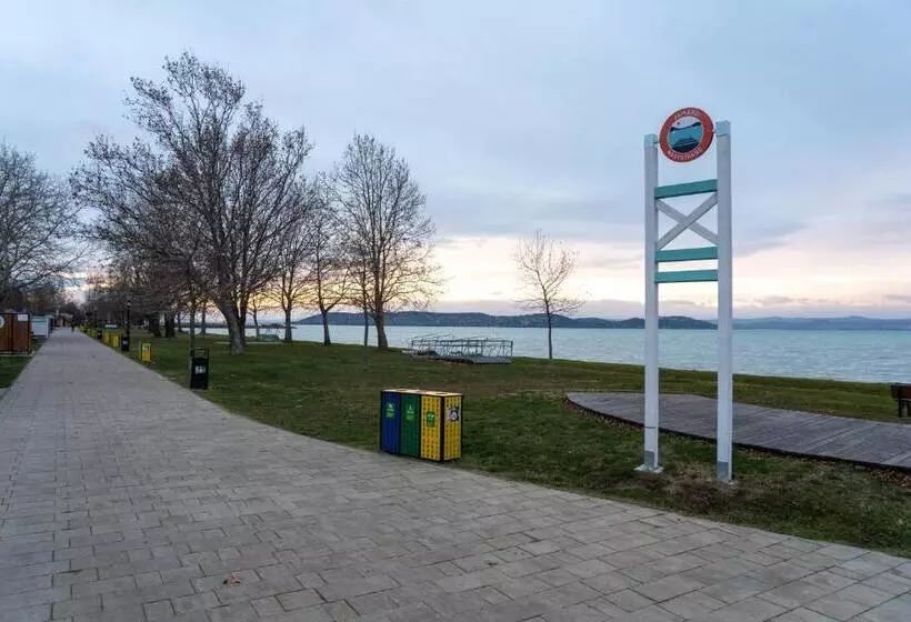 リゾートホテル Zamárdi Tok