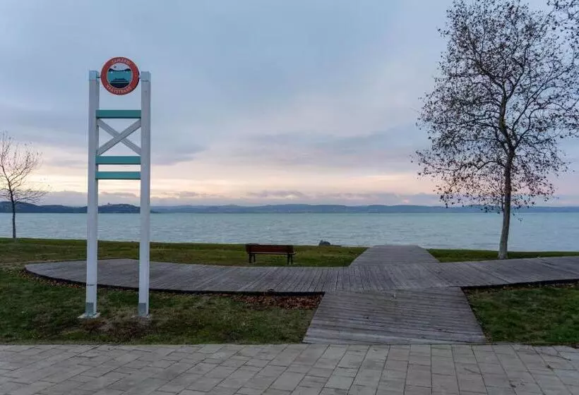 リゾートホテル Zamárdi Tok