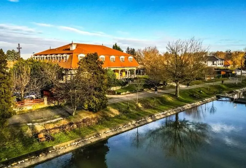 Aamiaismajoitus (B&B) Regia Panzió