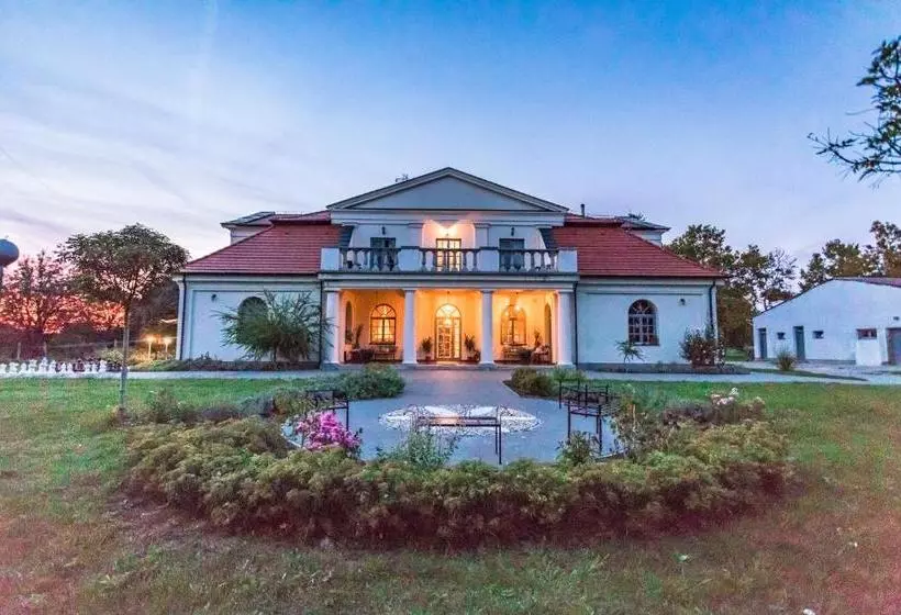 Aamiaismajoitus (B&B) Tarnóca Kúria