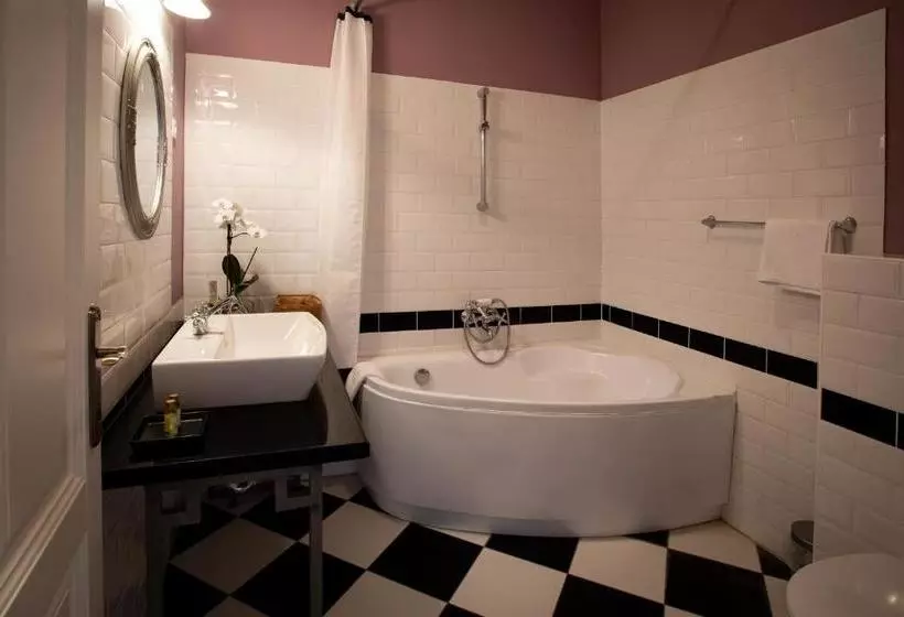 Aamiaismajoitus (B&B) Tarnóca Kúria