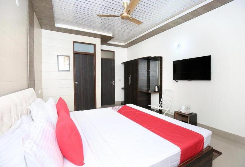 فندق Collection O Gold Star