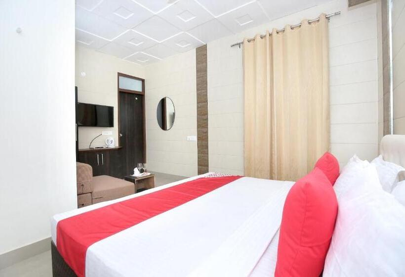 فندق Collection O Gold Star