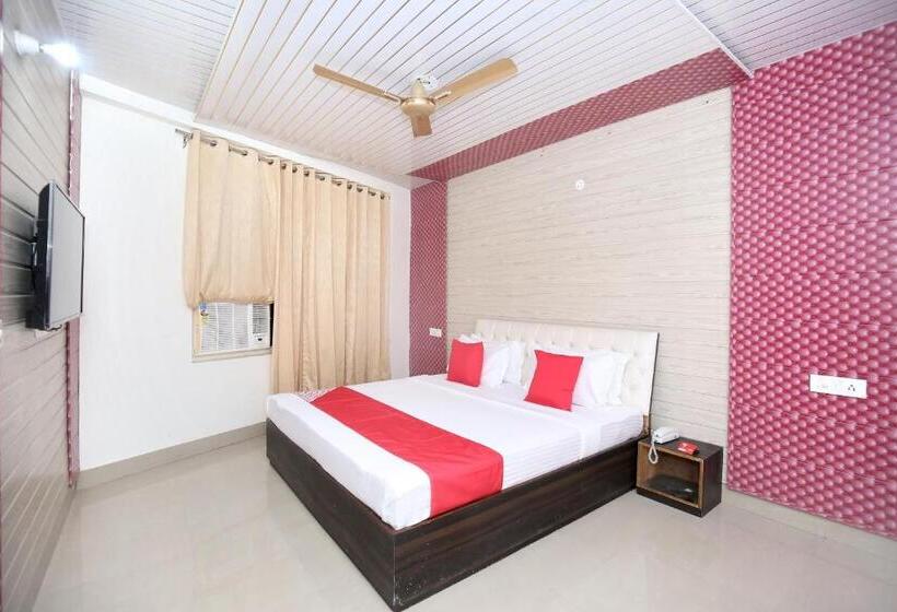 فندق Collection O Gold Star