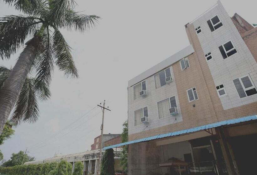 בית מלון כפרי Collection O Gold Star