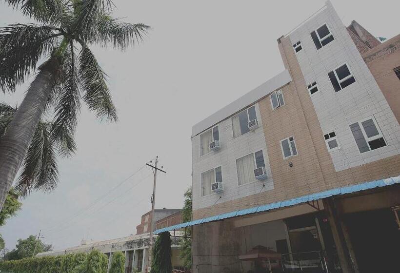 בית מלון כפרי Collection O Gold Star