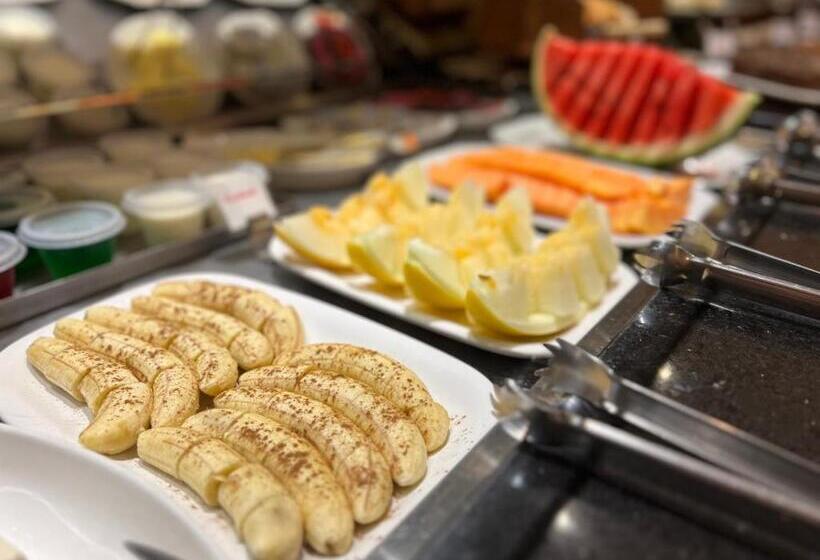 Отель Premier Garden