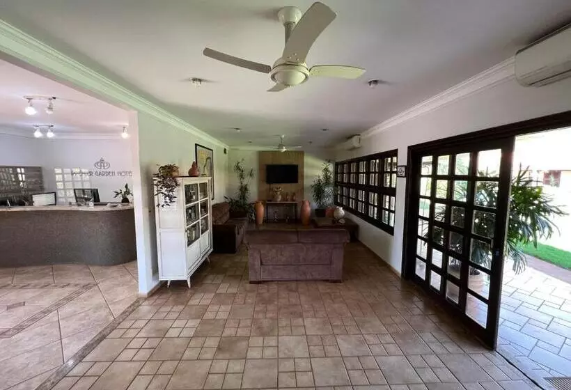 Hotelli Premier Garden