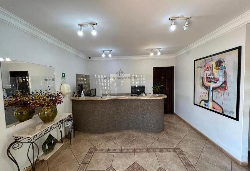 Отель Premier Garden