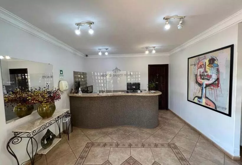 Hotelli Premier Garden