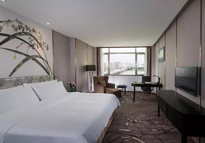 Vienna International Hotel Shantou Chenghai Waisha Bridge