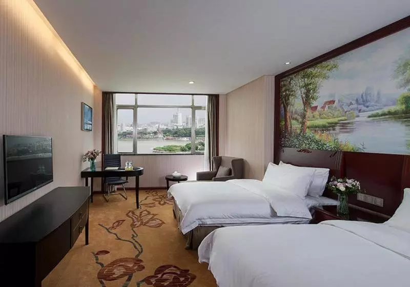 Vienna International Hotel Shantou Chenghai Waisha Bridge