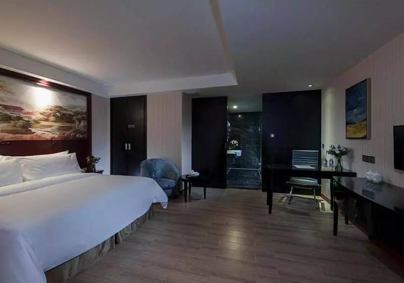 Vienna International Hotel Shantou Chenghai Waisha Bridge