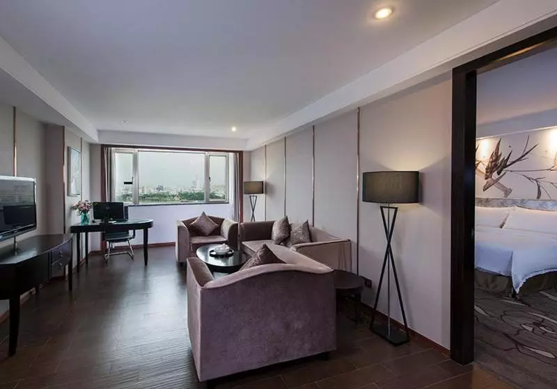 Vienna International Hotel Shantou Chenghai Waisha Bridge