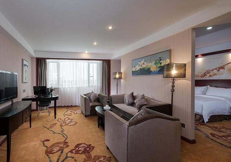 Vienna International Hotel Shantou Chenghai Waisha Bridge