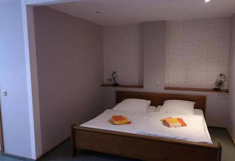 Majatalo Gasthaus Zur Alten Dorfschmiede