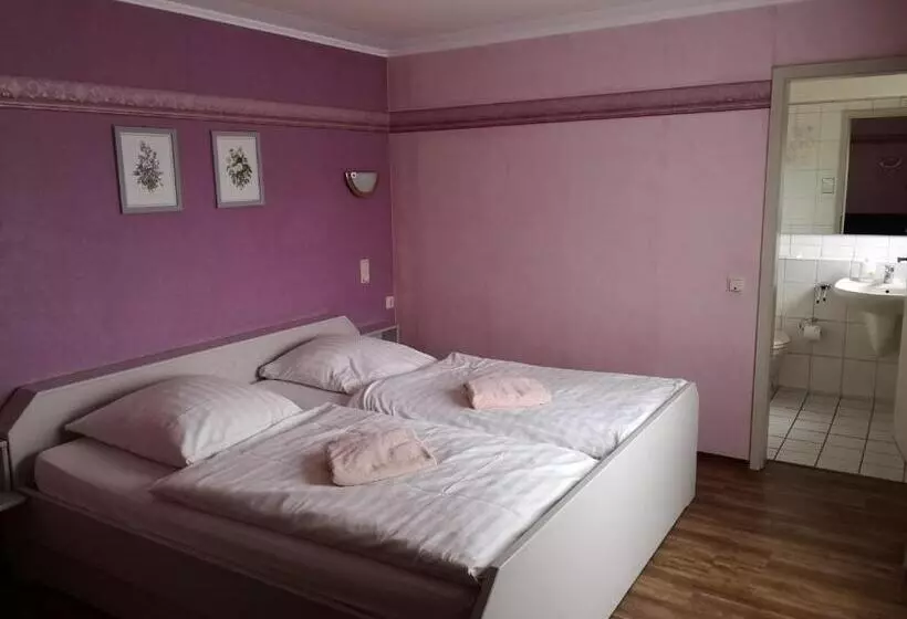 Majatalo Gasthaus Zur Alten Dorfschmiede