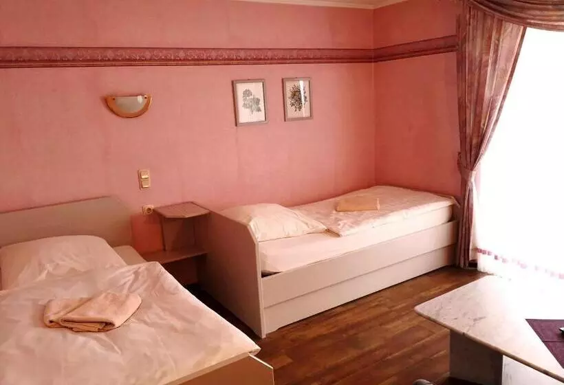 Majatalo Gasthaus Zur Alten Dorfschmiede