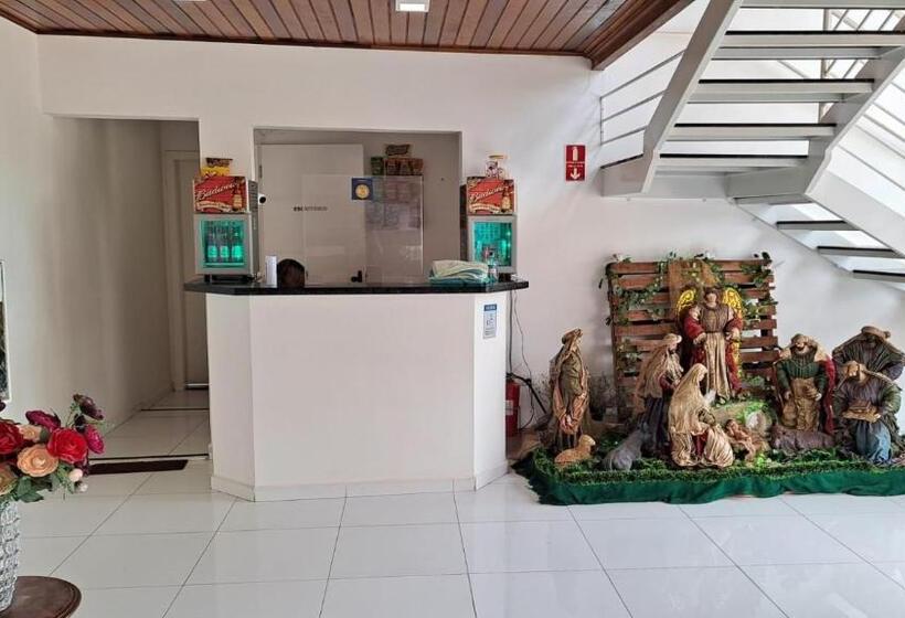 ペンション Pousada Manacá