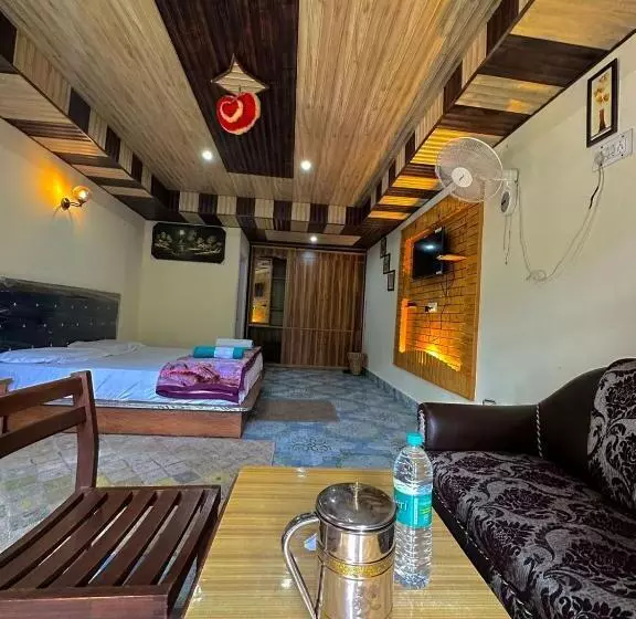 پانسیون Valley View Rooms Near Khajjiar Lake