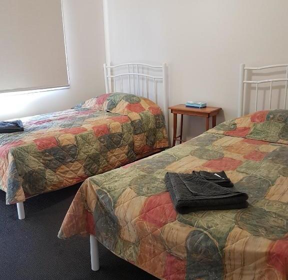 D Aguilar Hotel Motel