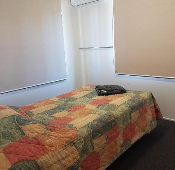 D Aguilar Hotel Motel