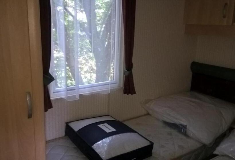 בית מלון כפרי Funny Farm