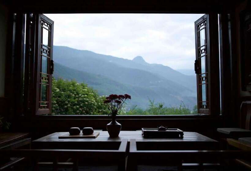 בית מלון כפרי Songtsam Tacheng Lodge