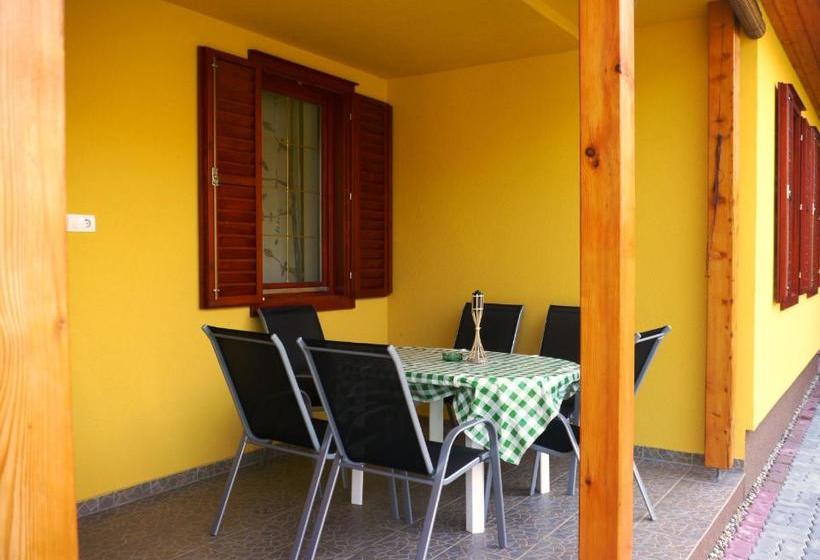 펜션 Döröcske Vendégház