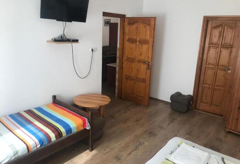 펜션 Döröcske Vendégház