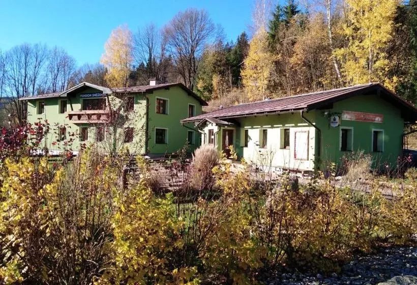 Majatalo Penzion Sněženka
