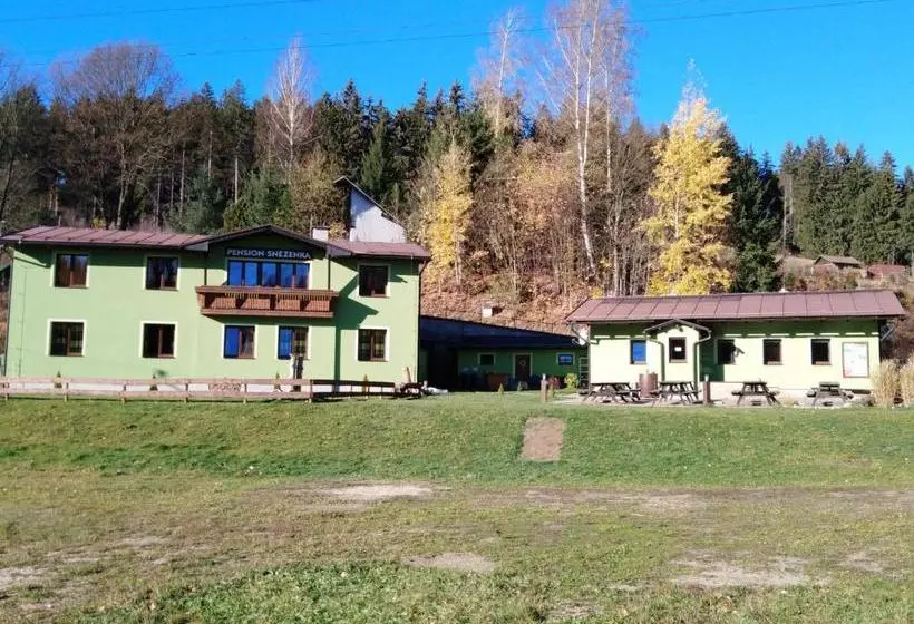 Majatalo Penzion Sněženka