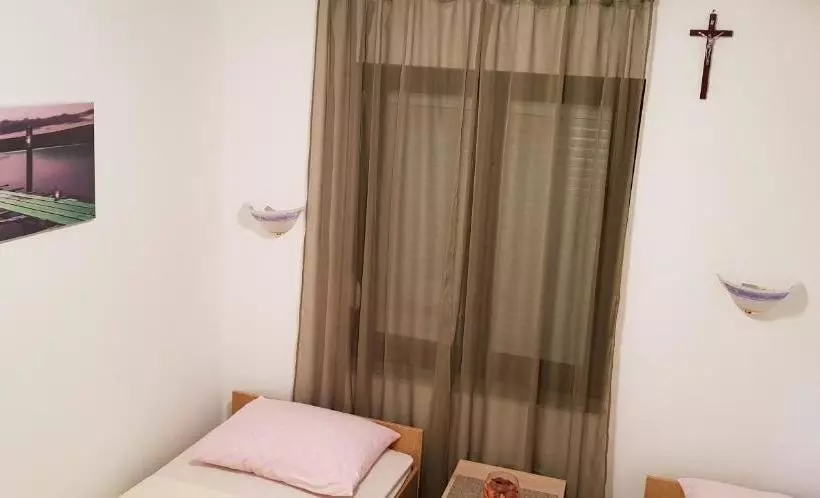 پانسیون Rooms Rafomarija