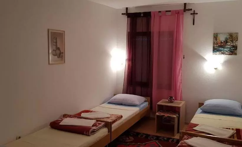 پانسیون Rooms Rafomarija